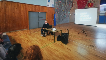 Vozim, vendar ne hodim (8)